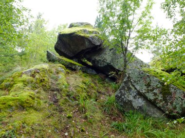 Kayalar büyük dolmen.