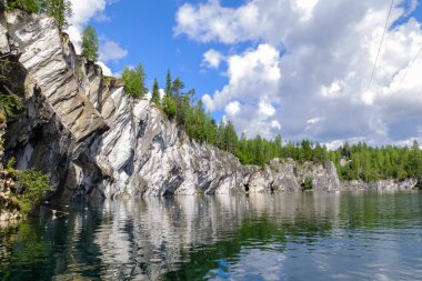 Büyük ve büyük beyaz mermer Kanyon.