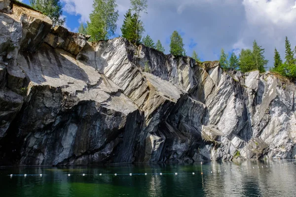 Büyük ve büyük beyaz mermer Kanyon.