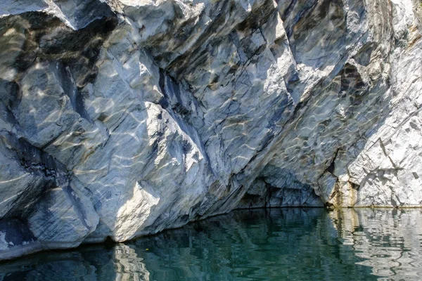 Büyük ve büyük beyaz mermer Kanyon.