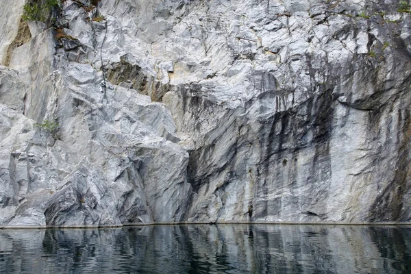 Büyük ve büyük beyaz mermer Kanyon.