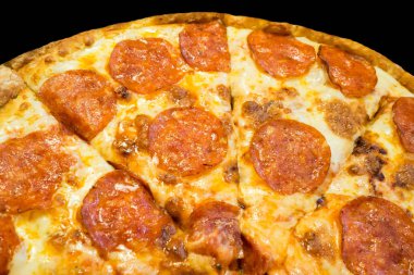 Hizmet veren Pizza jambon ve peynir ile kapatmak.