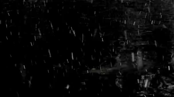 雪落在危险水的黑暗深渊上 大自然的冰雪漂移 — 图库视频影像