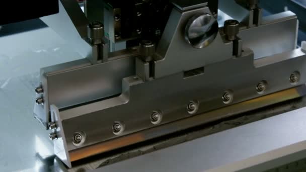 Fabricación de la placa de cimentación de la PCB en la máquina . — Vídeo de stock