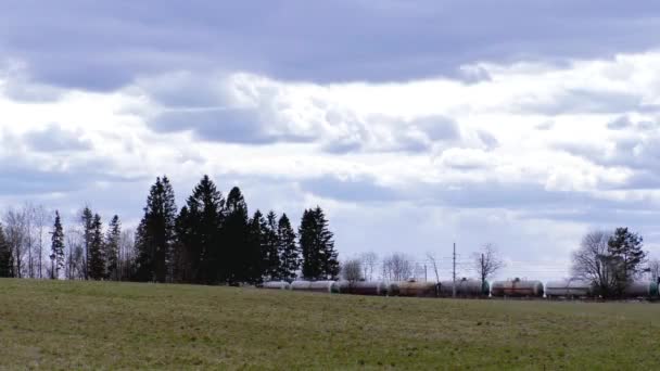 Pociągi cysterny przewożą olej.. — Wideo stockowe