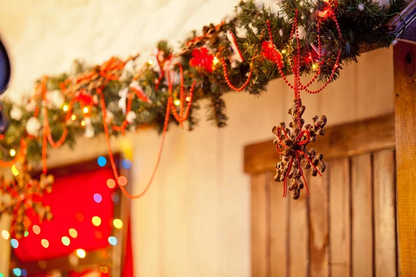Рождественский венок с деревом — стоковое фото