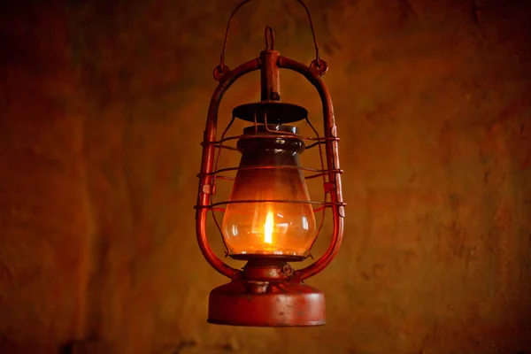 Vieille lampe au kérosène Photo De Stock