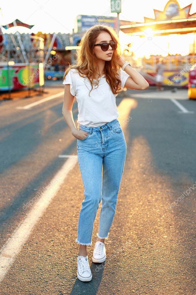 white shirt blue jeans white sneakers