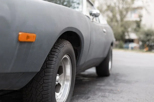 Retro car wheel close-up — Stock Photo, Image