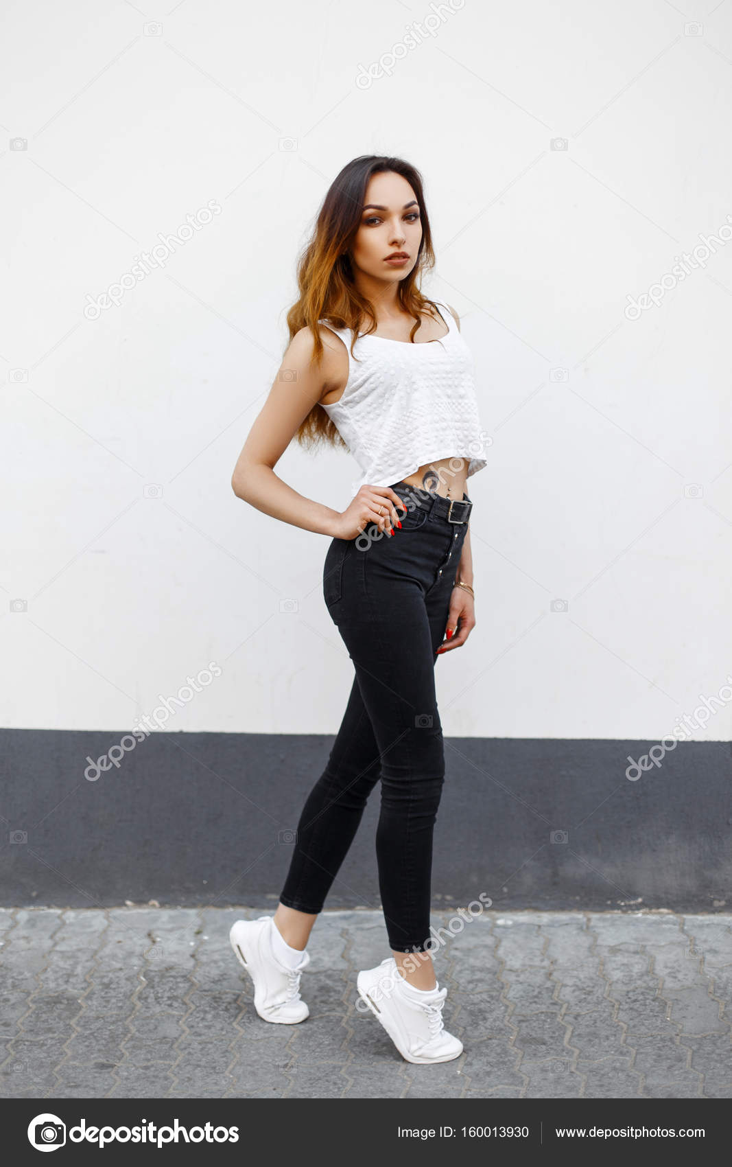 Regular Girls Black White Jeans Top at Rs 730 in New Delhi | ID:  2853120587712