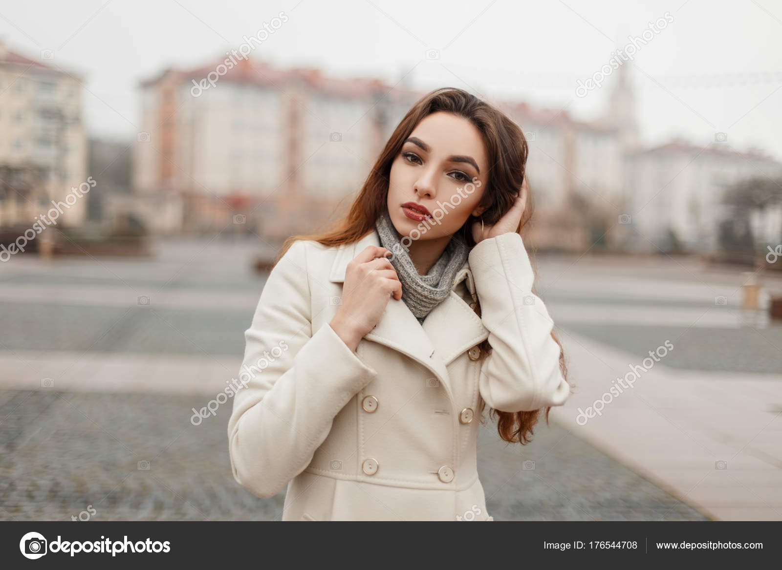 Фото В Пальто На Улице Девушка