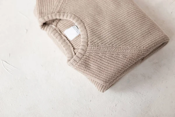 Fashionable casual beige knitted men's sweater on a white background. Stylish knitwear for men. New everyday collection spring-autumn. Close-up. — Stock Photo, Image