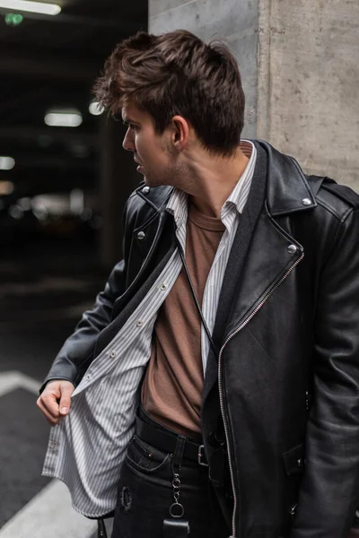 Homem Moderno Moderno Moderno Moderno Hipster Com Penteado Elegante Jaqueta — Fotografia de Stock