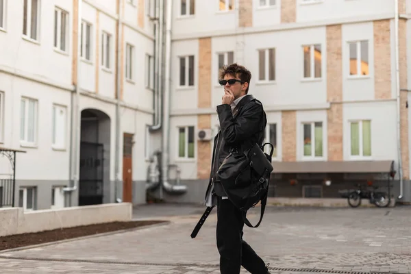 Europese Trendy Jonge Hipster Man Mode Jeugd Zwarte Kleren Vintage — Stockfoto