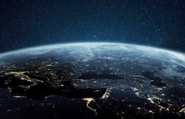 Gece şehir ışıklarıyla güzel bir gezegen. Almanya, Polonya, İtalya, Mısır, Yunanistan ve diğer ülkelerdeki insan faaliyetlerini gösteren şehir ışıklarıyla geceleyin Avrupa ve Afrika uzaydan izlendi.