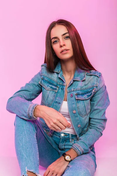 Modern Cute Fashion Model Young Woman Denim Jacket Vintage Jeans — Stock Photo, Image