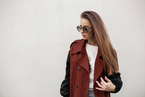 Elegant Urban Young Hipster Woman Stylish Dark Sunglasses Fashionable Brown — Stock Photo, Image