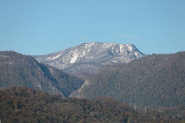 Karlı dağlar. Mountain View.