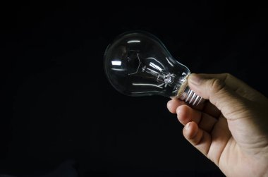 parlak ampul ve beyaz duman