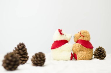 Çam çiçeği ve oyuncak ayı oyuncak bebek hediye ve tüm eşdeğerler