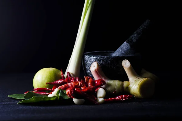 Hint yemeği ve Tayland usulü köri için tahıl ve baharat yemeği.