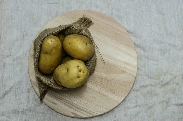 Patatas Frescas Cocinar Wok Bodegón Bolsa Cáñamo —  Fotos de Stock