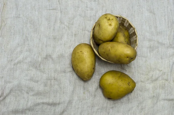 Patatas Frescas Cocinar Wok Bodegón Bolsa Cáñamo — Foto de Stock