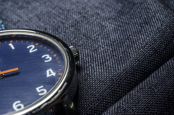 Mavi kot tarzı erkeklerin yaşam gölgesini izle. 