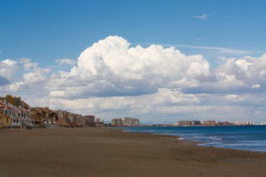 Akdeniz 'deki kıyı manzarası