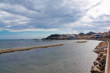 Akdeniz 'deki kıyı manzarası