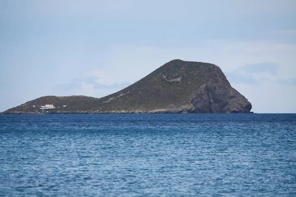 Akdeniz 'deki kıyı manzarası