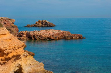 Akdeniz 'deki kıyı manzarası