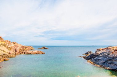 Akdeniz 'deki kıyı manzarası