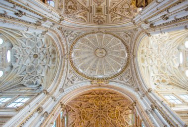 Seville, İspanya - Eylül 18, 2016: Seville katedralinin içi (Endülüs de la catedral de