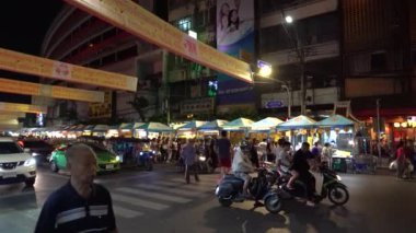 Bangkok - Eki 1: İnsanlar alışveriş ve kutlamak için yemek Bir Çin Vejetaryen Festivali 1 Ekim 2016 tarihinde, Yaowarat road