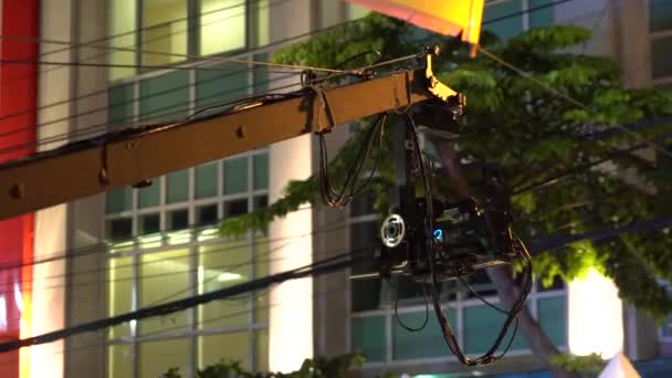Бангкок - ОКТ 1: Камера на кране снимает сцены на китайском вегетарианском фестивале 1 октября 2016 года, дорога Яоварат — стоковое видео