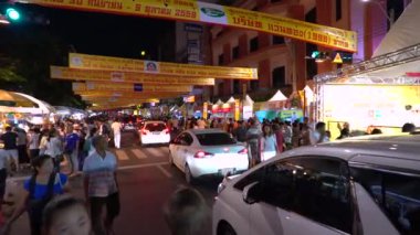 Bangkok - Eki 1: İnsanlar alışveriş ve kutlamak için yemek Bir Çin Vejetaryen Festivali 1 Ekim 2016 tarihinde, Yaowarat road