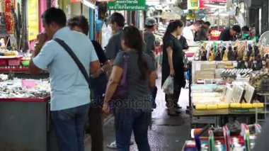 İnsanlar muska Tayland en büyük muska piyasada satın almak