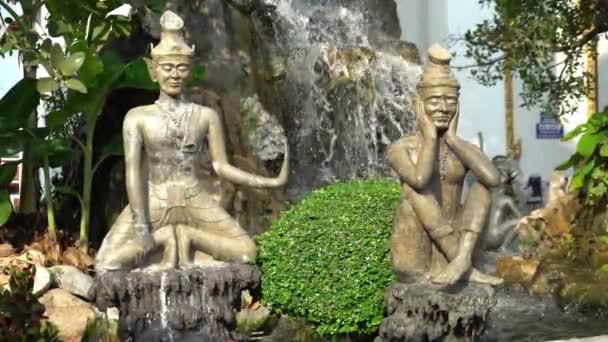 Estatua de piedra ermitaña de ejercicio, varias posturas de ejercicio bueno para la salud — Vídeos de Stock