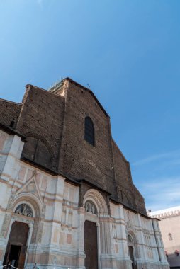 İtalya Bologna 'daki Basilica di San Petronio' nun yan görüntüsü 