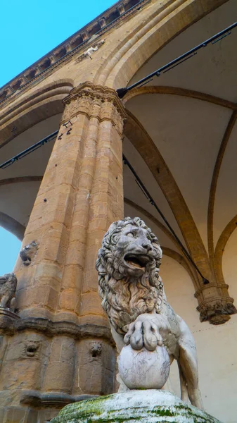 İtalya 'nın Floransa kentindeki Piazza della Signoria' daki Loggia del Lanzi 'deki heykel.