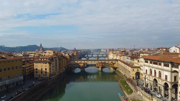 Floransa 'daki Ponte Vecchio' nun fotoğrafı.