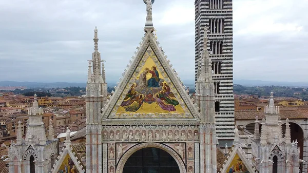 锡耶纳意大利多摩艺术的细节 — 图库照片