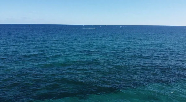 Deerfield Sahili 'ndeki okyanus fotoğrafı.