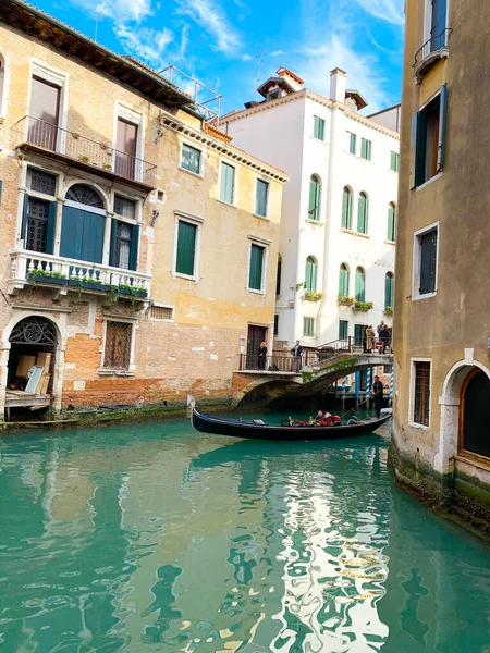 Venedik İtalya 'sında bir gondol