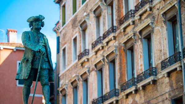 Carlo Goldoni 'nin Venedik İtalya heykeli