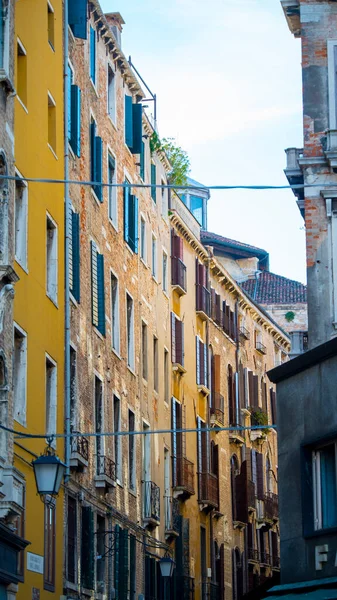 Venice Intaly binasının detayları.