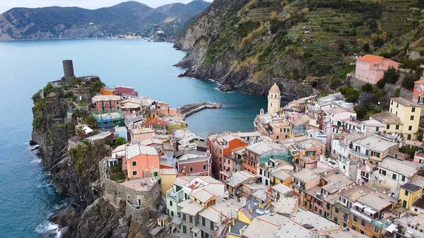 Cinque Terre İtalya 'daki Vernazza şehrinin manzarası