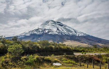 Ekvador And Dağları 'ndaki Cotopaxi volkanı manzarası