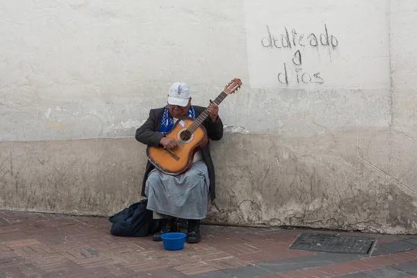 Quito Ecuador April 2018 Oudere Daklozen Straat — Stockfoto